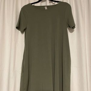 green dress with pockets